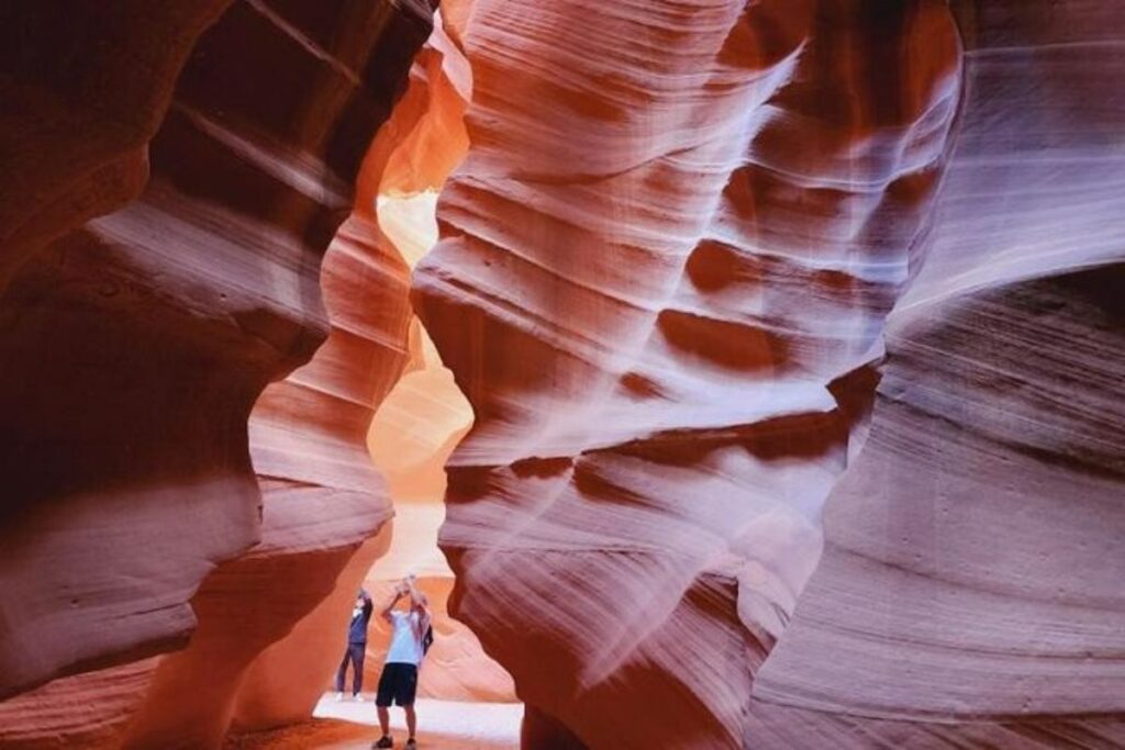 Upper Antelope Canyon Tour with Shuttle Ride and Tour Guide