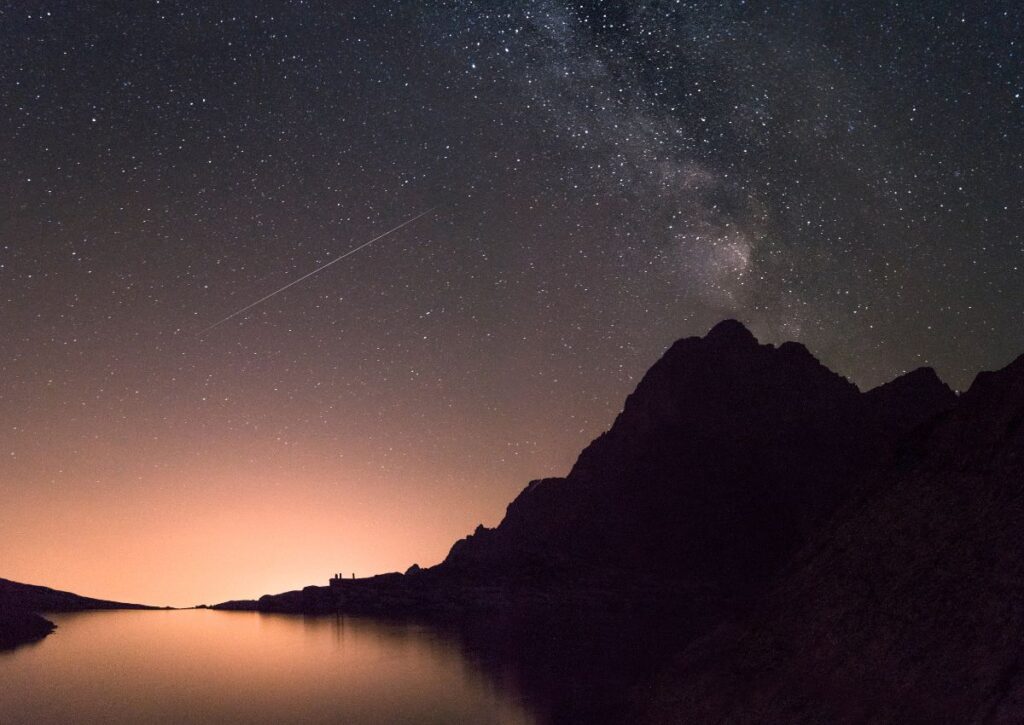 night sky  facts about CRATER LAKE NATIONAL PARK